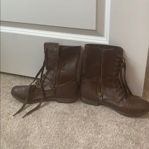Dark brown boot